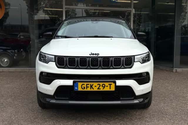 Jeep Compass (2017) thumbnail 3