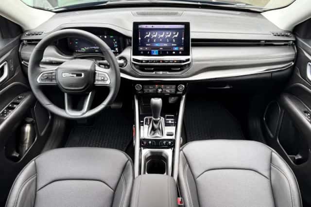 Jeep Compass (2017) thumbnail 4