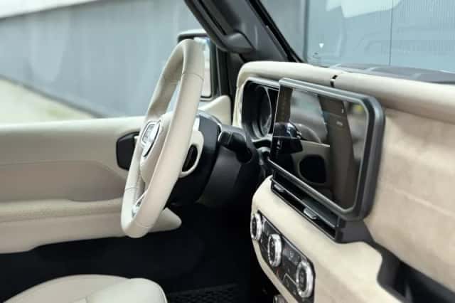 Jeep Wrangler (2019) thumbnail 2