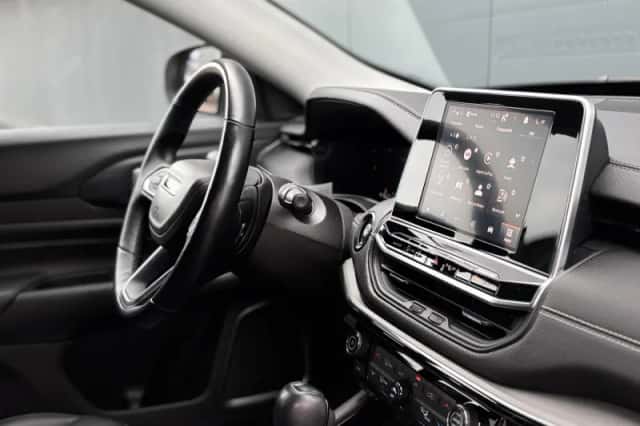 Jeep Compass (2017) thumbnail 2