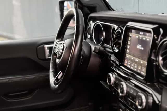 Jeep Wrangler (2019) thumbnail 2