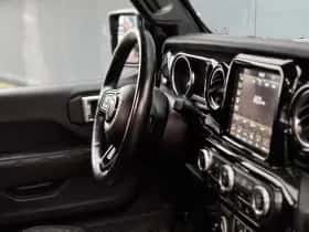 Jeep Wrangler (2019) thumbnail 2