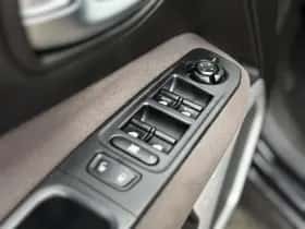 Jeep Renegade (2014) thumbnail 17