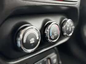 Jeep Renegade (2014) thumbnail 26