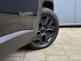 Jeep Renegade (2014) thumbnail 10