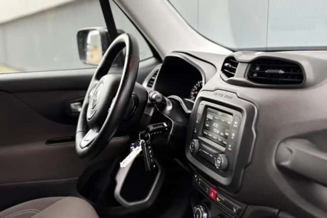 Jeep Renegade (2014) thumbnail 2