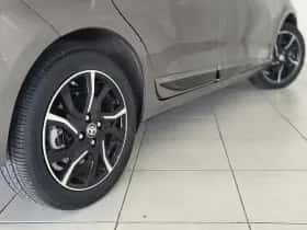 Toyota Yaris (2017) thumbnail 15