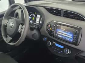 Toyota Yaris (2017) thumbnail 4