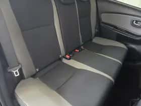 Toyota Yaris (2017) thumbnail 8
