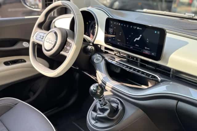 Fiat 500 (2015) thumbnail 2