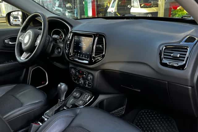 Jeep Compass (2017) thumbnail 2