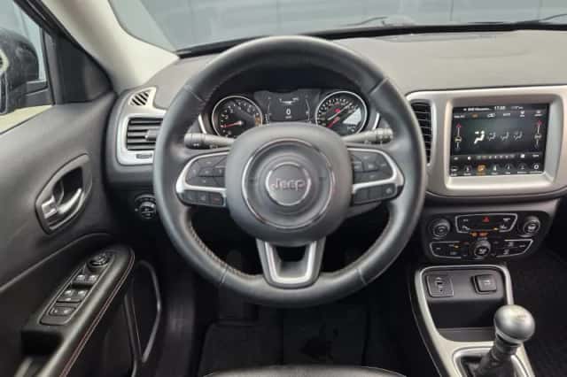Jeep Compass (2017) thumbnail 2