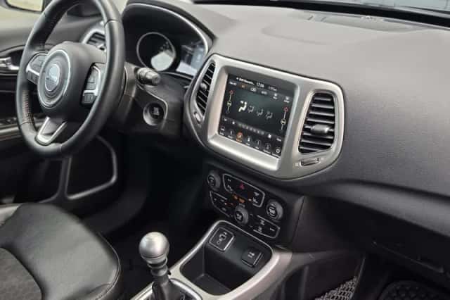 Jeep Compass (2017) thumbnail 4