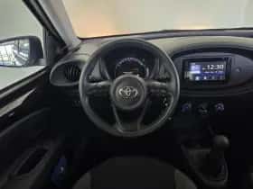 Toyota Aygo (2022) thumbnail 2
