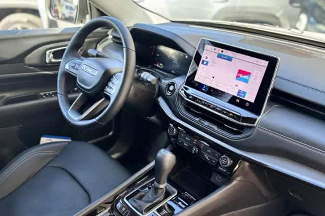 Jeep Compass (2017) thumbnail 2