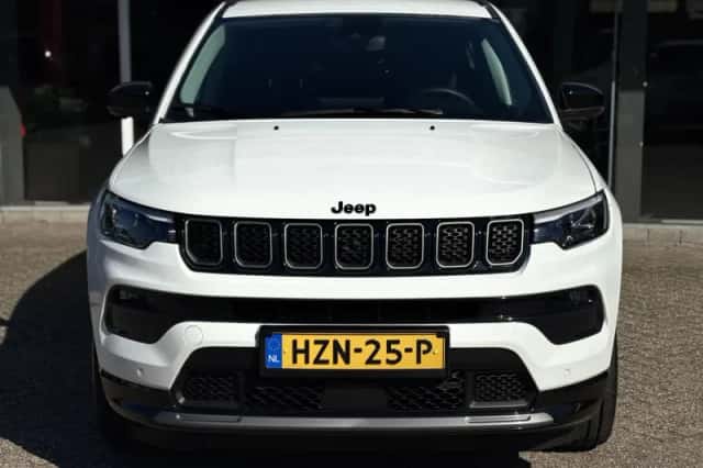 Jeep Compass (2017) thumbnail 3