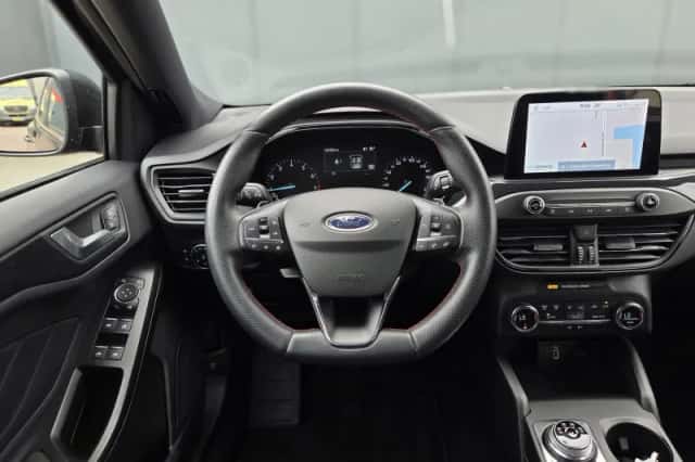 Ford Focus (2018) thumbnail 2