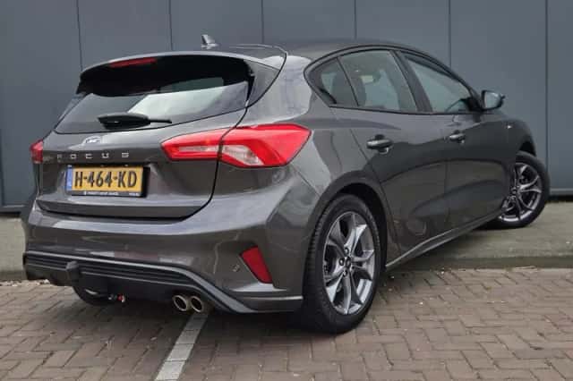 Ford Focus (2018) thumbnail 3