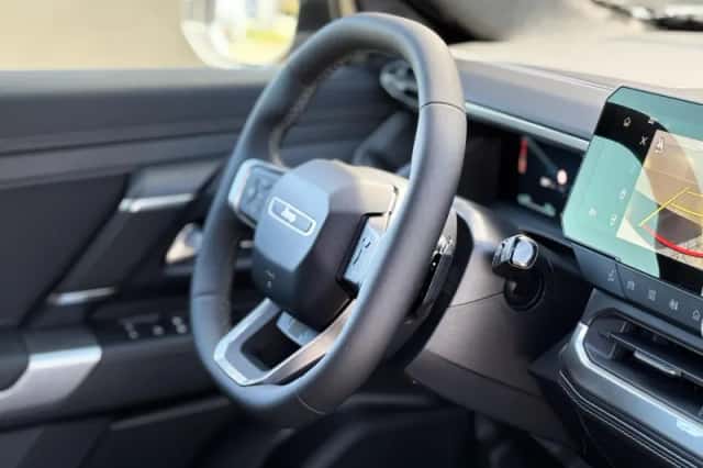 Jeep Compass (2025) thumbnail 2
