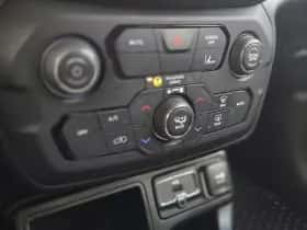 Jeep Renegade (2018) thumbnail 16