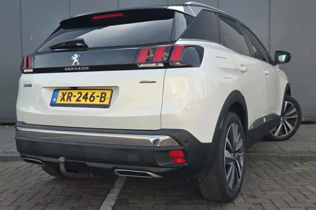 Peugeot 3008 (2016) thumbnail 3