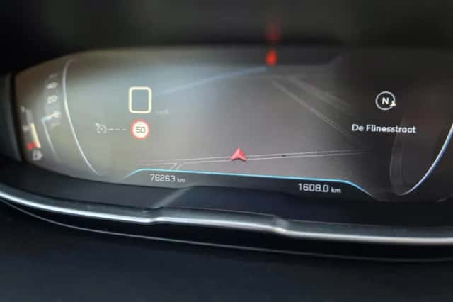 Peugeot 3008 (2016) thumbnail 6