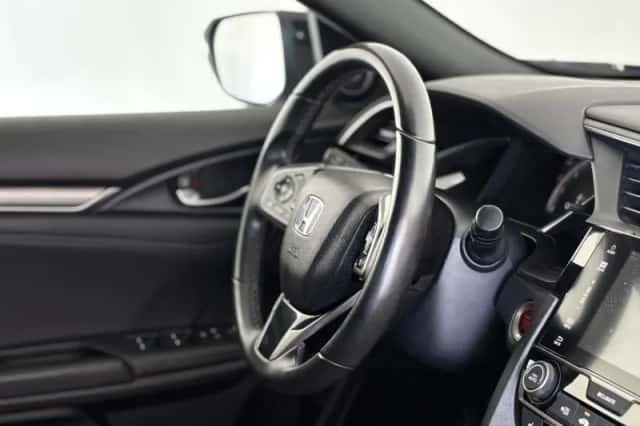 Honda Civic (2017) thumbnail 3