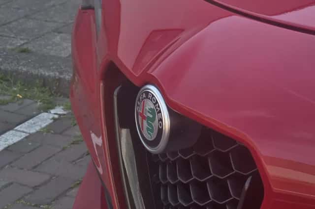 Alfa Romeo Stelvio (2017) thumbnail 5