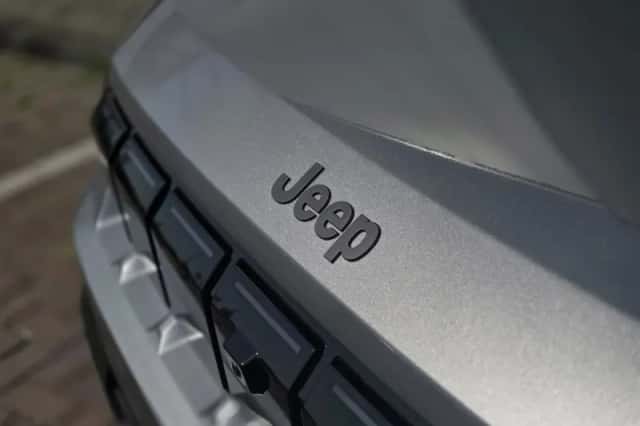 Jeep Compass (2025) thumbnail 3