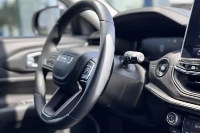 Jeep Compass (2017) thumbnail 3