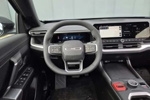 Jeep Compass (2025) thumbnail 2