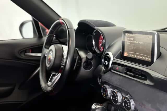 Abarth 124 Spider (2016) thumbnail 3