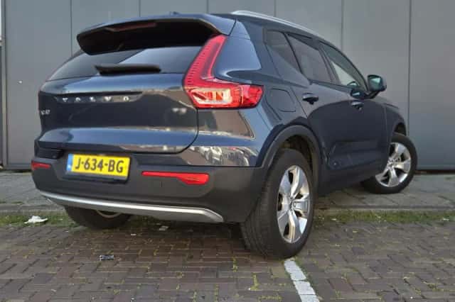 Volvo XC40 (2018) thumbnail 3