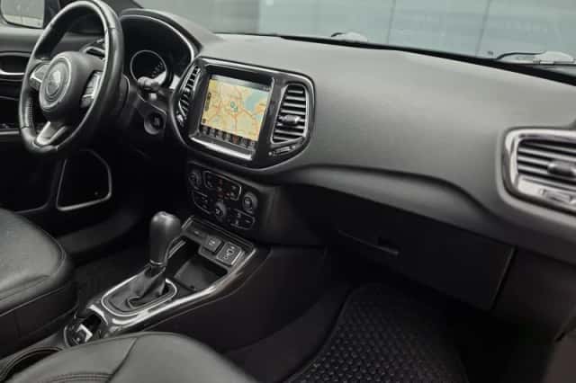 Jeep Compass (2017) thumbnail 2