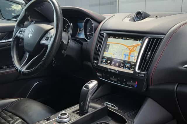 Maserati Levante (2016) thumbnail 2