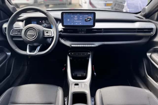 Jeep Avenger (2022) thumbnail 2