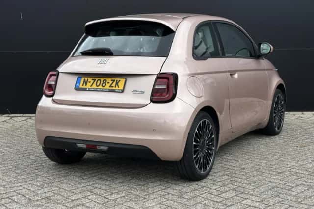 Fiat 500 (2015) thumbnail 2