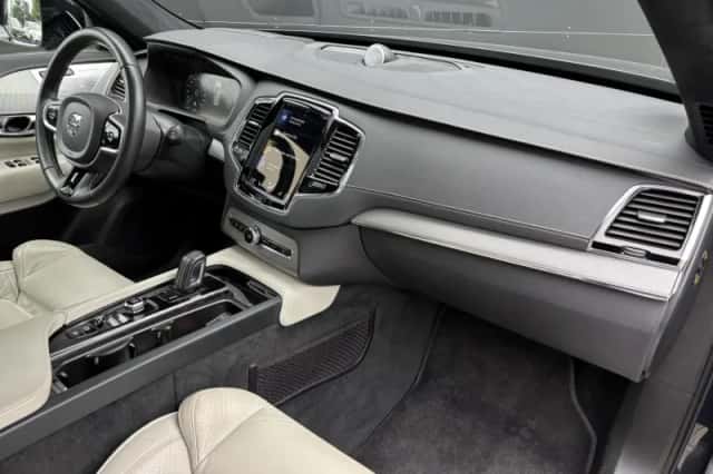 Volvo XC90 (2019) thumbnail 3