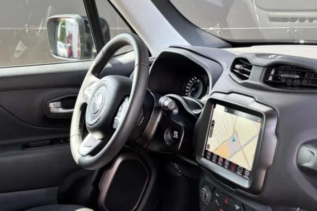 Jeep Renegade (2018) thumbnail 3