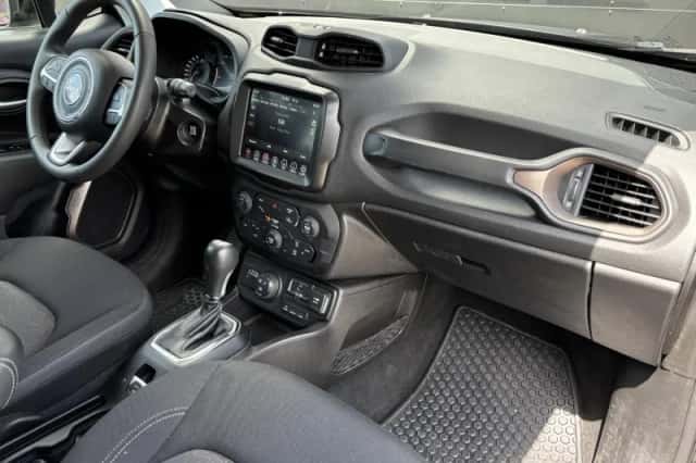 Jeep Renegade (2018) thumbnail 4
