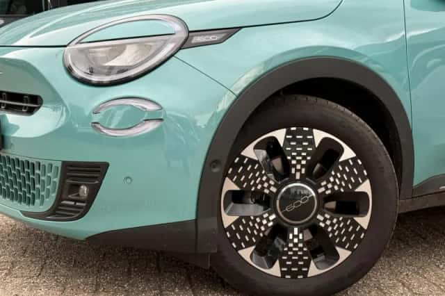 Fiat 600e (2023) thumbnail 3