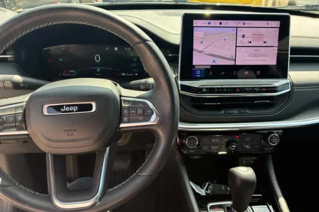 Jeep Compass (2017) thumbnail 3