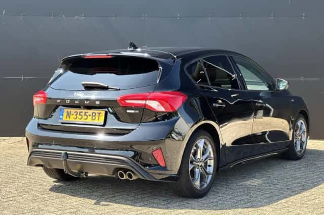 Ford Focus (2018) thumbnail 2
