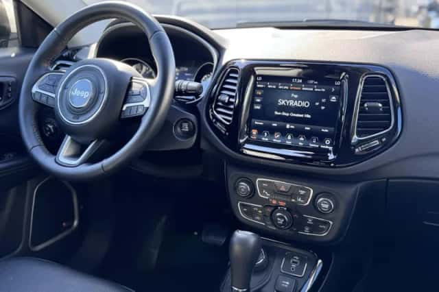 Jeep Compass (2017) thumbnail 2