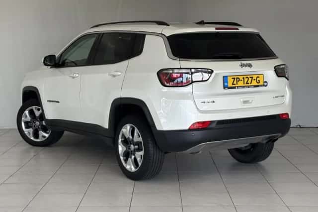 Jeep Compass (2017) thumbnail 3