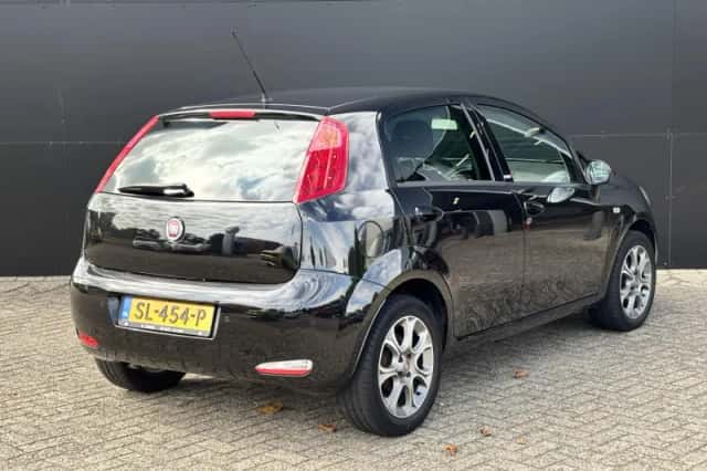 Fiat Punto (2009) thumbnail 3