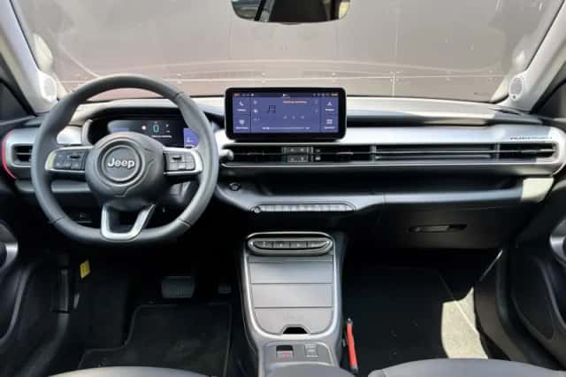Jeep Avenger (2022) thumbnail 4