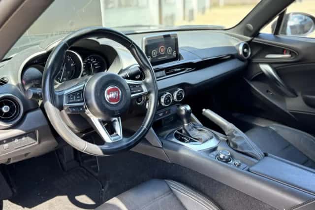 Fiat 124 Spider (2016) thumbnail 4