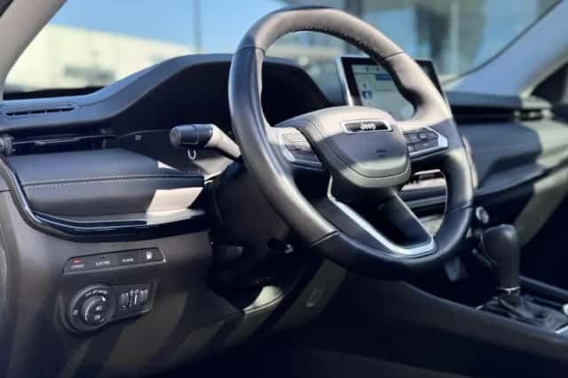 Jeep Compass (2023) thumbnail 2