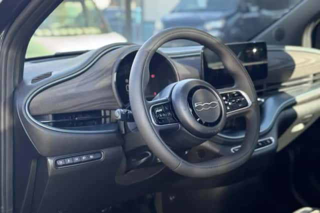 Fiat 500 (2025) thumbnail 2